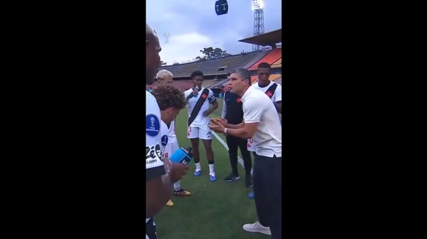 Pedro Emanuel falou para Barros antes de gol sofrido pelo Vasco: ‘Protege a área’