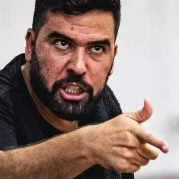 Ídolo volta ao Flamengo após dez anos e assume comando Ídolo volta ao Flamengo após dez anos e assume comando do basquete rubro-negro