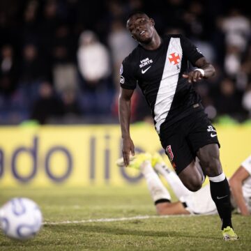 Vasco busca ponta direita com mais capacidade de finalização