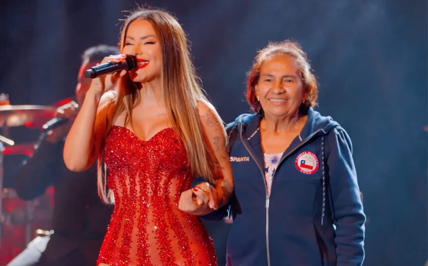 'Não me reconhece mais': Walkyria Santos canta com mãe que sofreu AVC em novo projeto