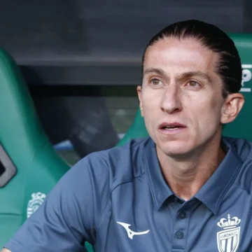 Monaco vai ganhando cara de Filipe Luis, mas falha em 1º teste com brilho de ex-Palmeiras