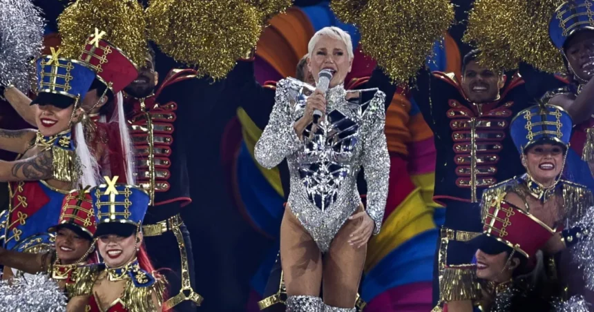 Xuxa rebate críticas a look usado em turnê e manda recado para haters