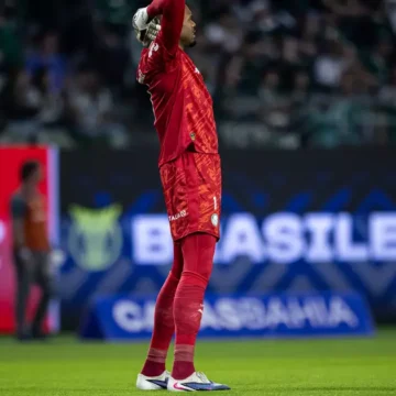Opinião: Falha bisonha de goleiro do Palmeiras e impedimento semiautomático decidem emoção do Brasileirão