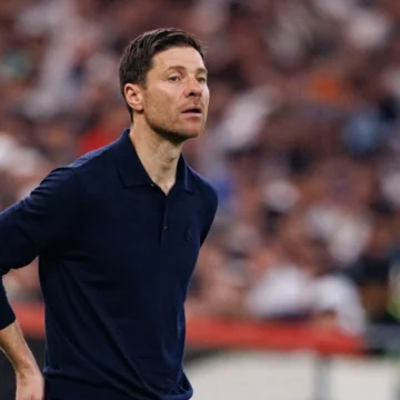 Atacante que ainda não engrenou no Chelsea explica expectativa alta por ‘Era Xabi Alonso’