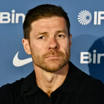Chelsea lidera corrida por ídolo de rival e confirma nova política de mercado com Xabi Alonso