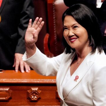 Keiko Fujimori assume Presidência do Peru nesta terça (28) com Javier Milei na plateia