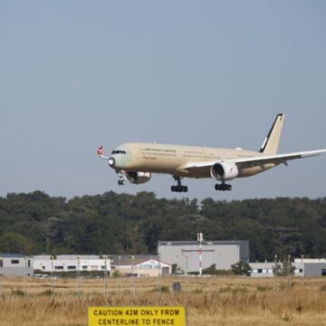 Avião de rota mais longa do mundo bate recorde com voo direto de 24 horas