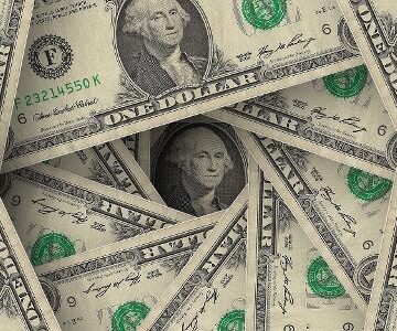 Dólar sobe a R$ 5,12, e Bolsa se valoriza com desaceleração dos preços
