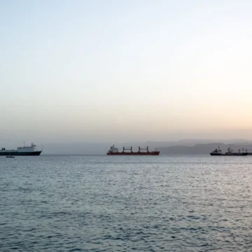 Houthis do Iêmen consideram taxar navios no Mar Vermelho, dizem fontes
