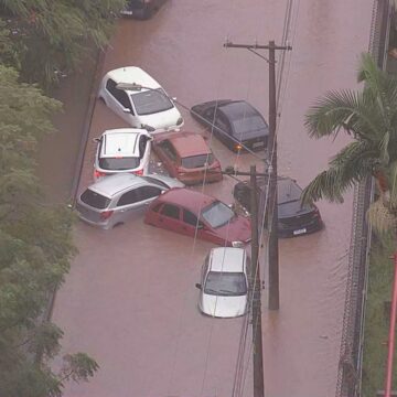 Alerta de alagamentos no RS: saiba se o seguro do Alerta de alagamentos no RS: saiba se o seguro do seu carro cobre danos causados pela chuva