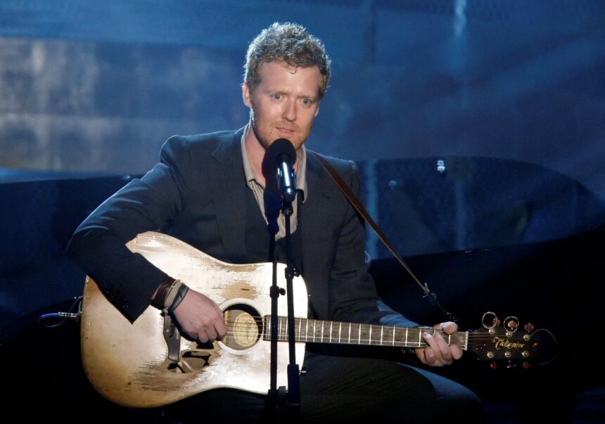 Glen Hansard, vencedor do Oscar pelo filme 'Once', morre em acidente de moto aos 56 anos