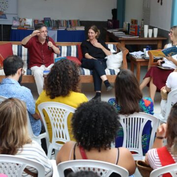 Poesia na infância alimenta sensibilidade, diz escritor