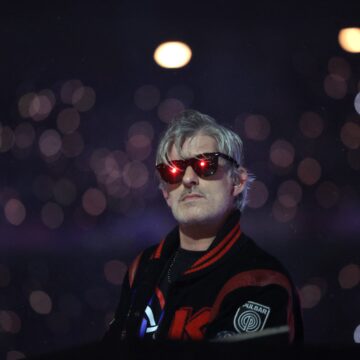 DJ francês Kavinsky, autor de 'Nightcall', morre aos 50 anos