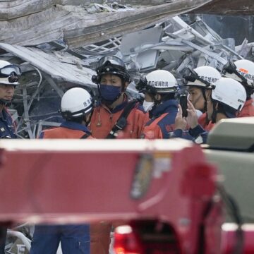 Número de mortos em terremoto no Japão sobe para 23 Número de mortos em terremoto no Japão sobe para 23