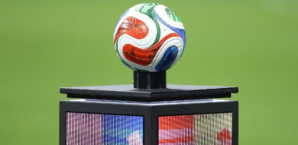 Ações da Adidas desabam após gasto com a Copa limitar Ações da Adidas desabam após gasto com a Copa limitar lucro da empresa