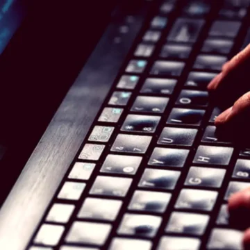 Falsos anúncios sobre Desenrola Brasil enganam usuários nas redes