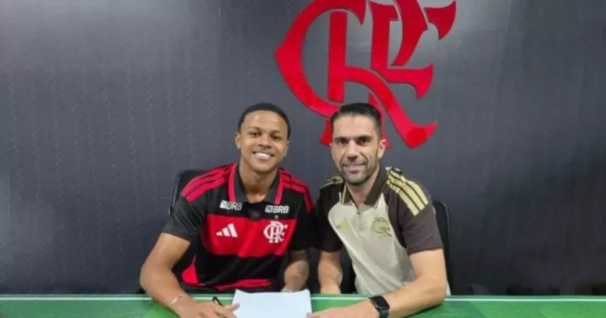 Flamengo anuncia duas contratações e uma renovação no sub-20