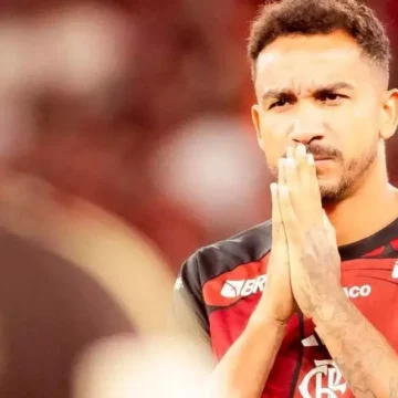 Em meio às críticas, Danilo banca trabalho de Leonardo Jardim no Flamengo