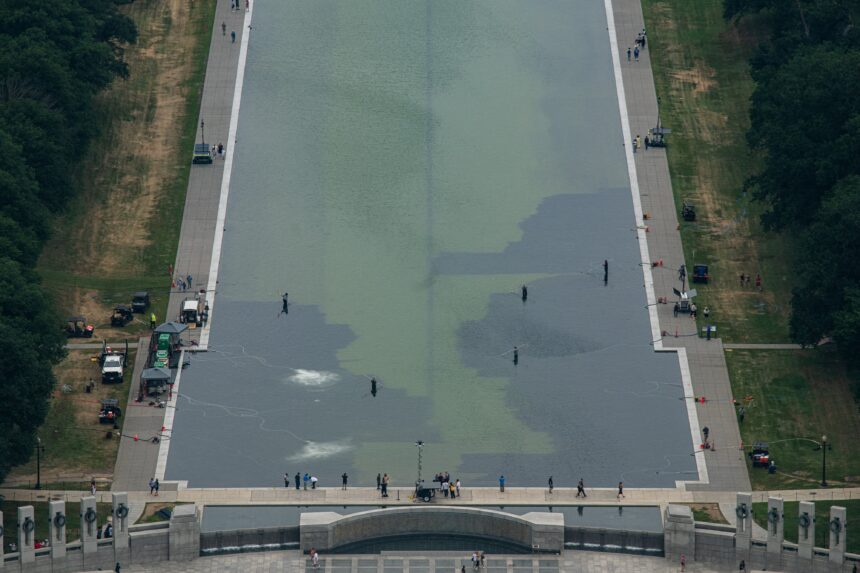 Governo Trump admite erro em reforma milionária de espelho d'água após tinta descascar