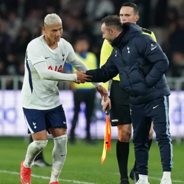 ‘Não é fácil encontrar outro como ele’: Técnico do Tottenham revela planos para Richarlison