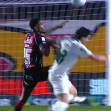 Vitória parabeniza STJD após denúncia contra Mauricio, do Palmeiras