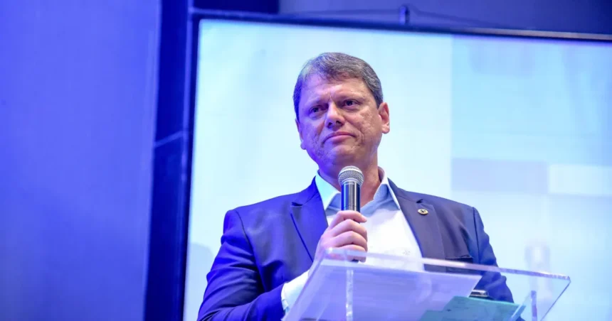 "Nós amamos Jair Messias Bolsonaro", diz Tarcísio em convenção em “Nós amamos Jair Messias Bolsonaro”, diz Tarcísio em convenção em SP
