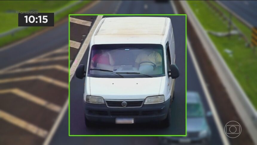 Comissão da Câmara aprova projeto que obriga envio de imagem Comissão da Câmara aprova projeto que obriga envio de imagem em multas aplicadas por câmeras com IA