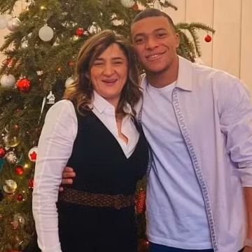 Mãe de Mbappé proíbe celulares no centro de treinamento de clube francês