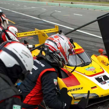 IMSA: Bandeiras amarelas marcam primeira metade da prova em Road América; Porsche Penske lidera após 3h