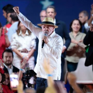 PT oficializa candidatura de Lula à Presidência