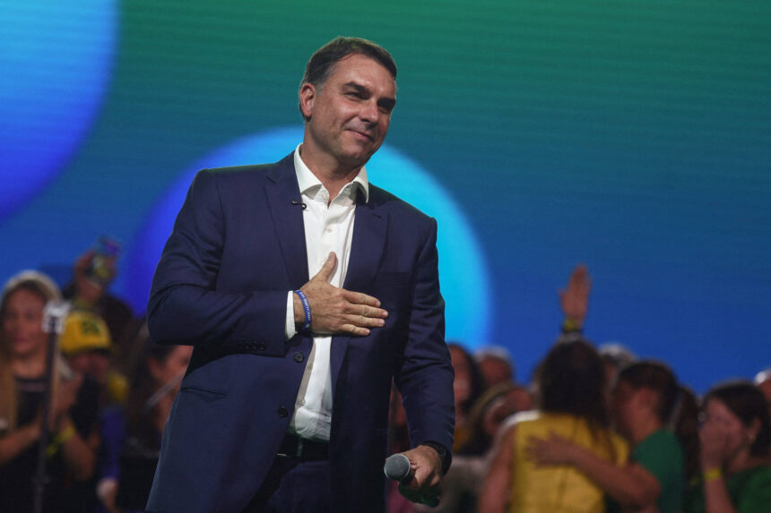 Flávio acena ao Nordeste em dia de convenção de Lula Primárias da direita ainda não ameaçam Flávio Bolsonaro – 03/08/2026 – Encaminhado com Frequência