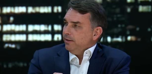 'Milei, parabéns': Flávio elogia ataques do argentino em discurso no ‘Milei, parabéns’: Flávio elogia ataques do argentino em discurso no Brasil