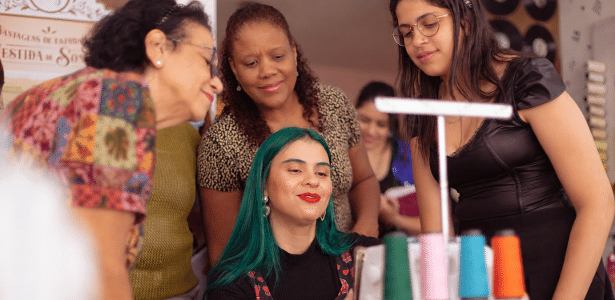 Autodidata abre escola de confecção e cria 'Netflix da costura' Autodidata abre escola de confecção e cria ‘Netflix da costura’