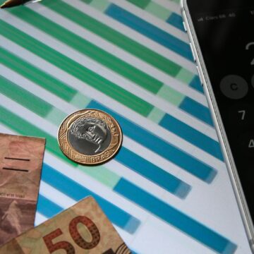 Pela 1ª vez desde março, mercado reduz expectativa para Selic em 2026