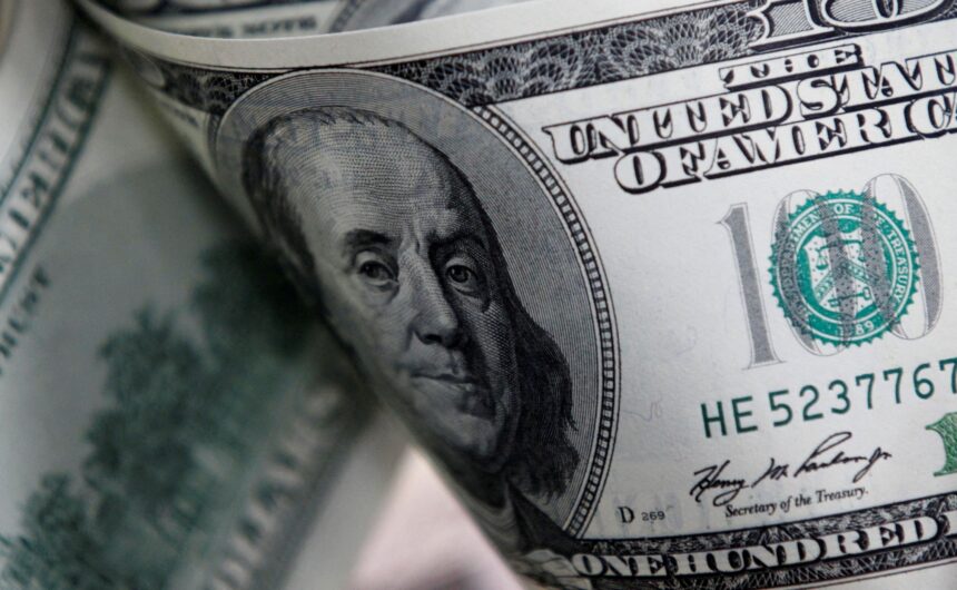 Dólar sobe e fecha a R$ 5,08 à espera da decisão de juros e com o petróleo no radar; Ibovespa fica estável