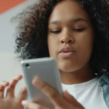 “Meu SUS Digital” disponibiliza canal gratuito de orientação sobre saúde mental para jovens