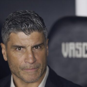 Vasco evolui defensivamente com Pedro Emanuel e busca soluções para o ataque