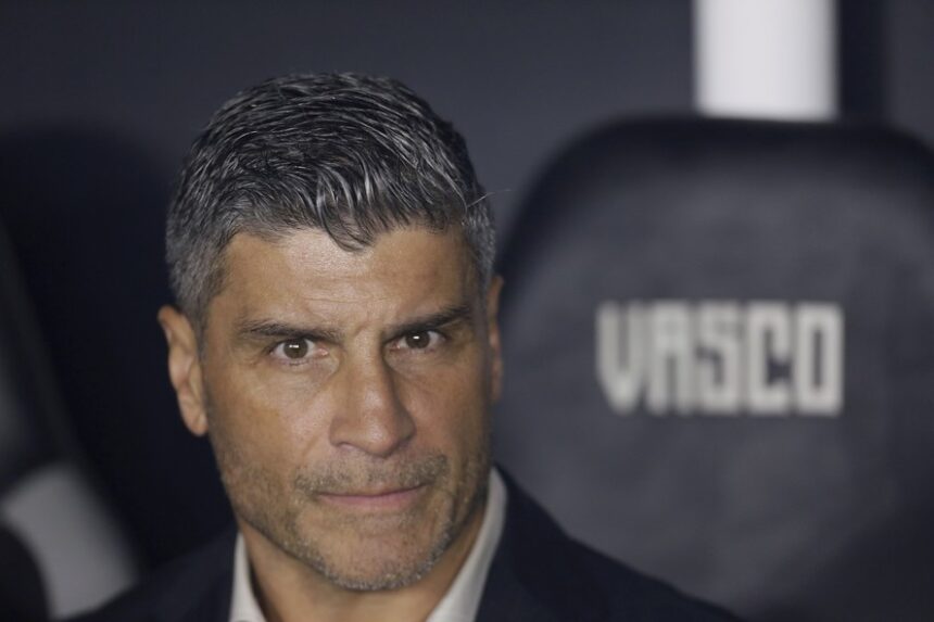 Vasco evolui defensivamente com Pedro Emanuel e busca soluções para o ataque