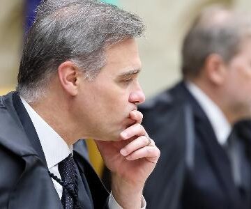 Mendonça extrapola Toffoli e Moraes e empareda PF, que fica sem defesa