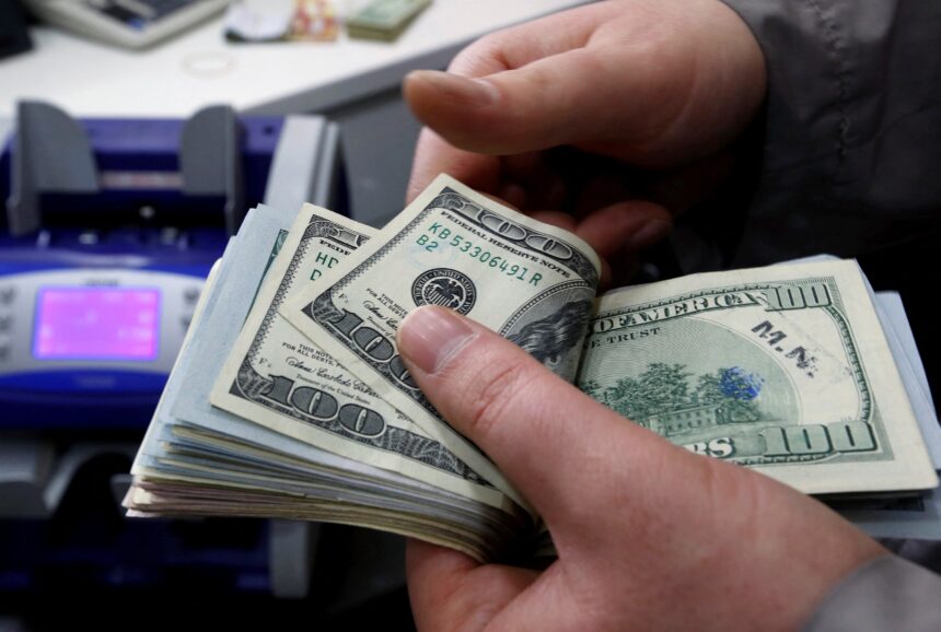 Dólar abre em queda, com dados de emprego dos EUA Dólar abre em queda, com dados de emprego dos EUA no foco