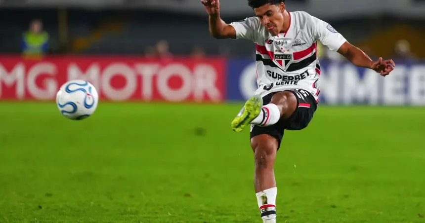 Nicolas, lateral do São Paulo, é preso após atropelar e matar idoso em Barueri