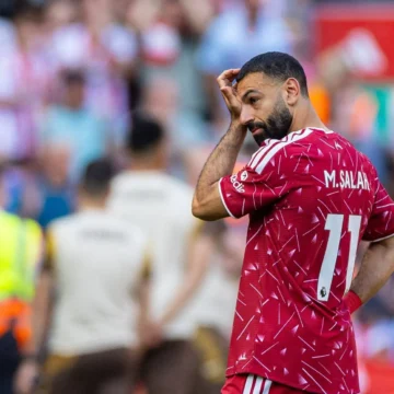 Após revezes por substituto de Salah, Liverpool encontra outra solução no PSG