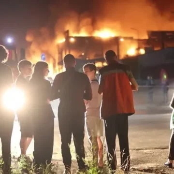 Ataques russos em Kiev deixam ao menos 14 mortos e danificam armazéns