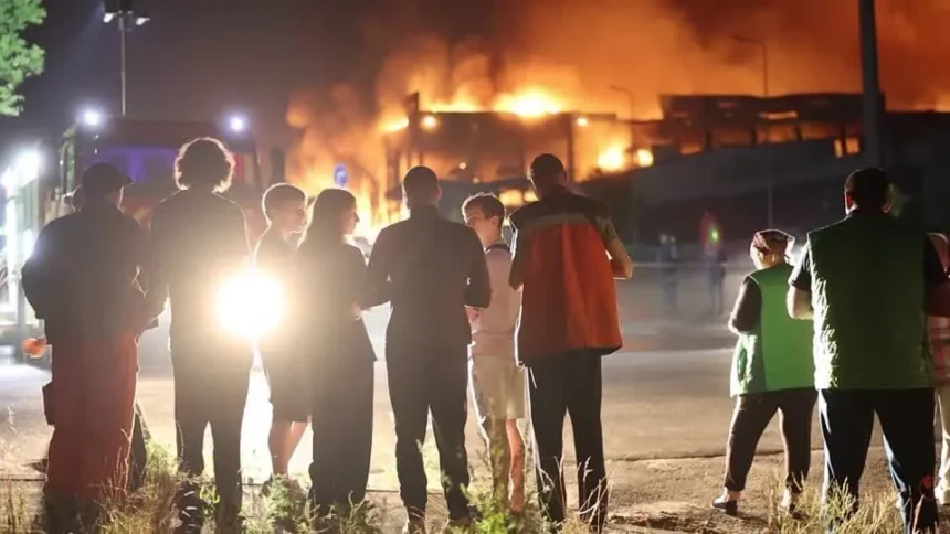Ataques russos em Kiev deixam ao menos 14 mortos e danificam armazéns