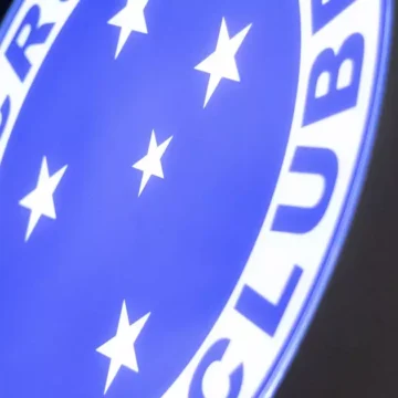 Cruzeiro fecha acordo e anuncia reforço após reviravolta nas negociações
