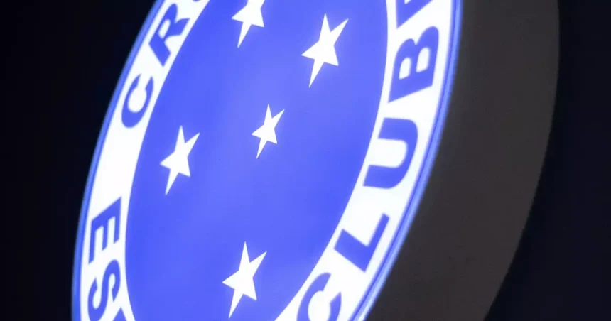 Cruzeiro fecha acordo e anuncia reforço após reviravolta nas negociações
