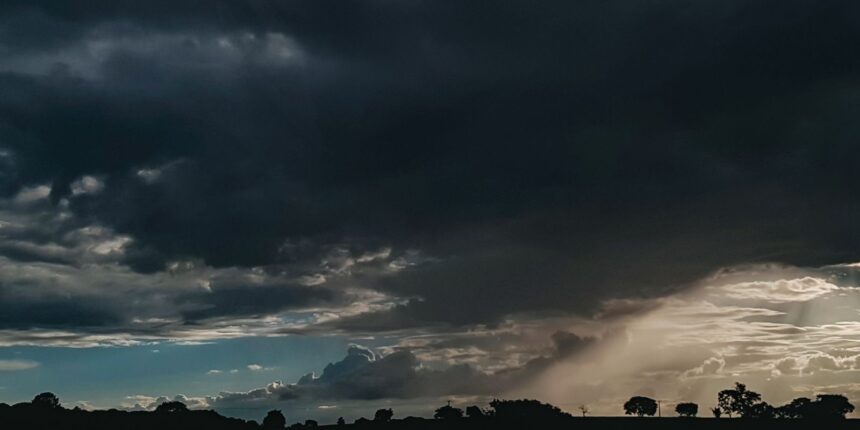 Rio Grande do Sul terá chuva intensa e ventos de Rio Grande do Sul terá chuva intensa e ventos de até 100 km/h