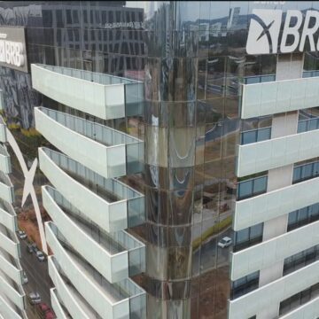 Crise do BRB: 'Politizar é um erro', diz Celina após críticas de Durigan; empréstimo segue travado