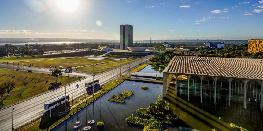 Brasil rebaixa relação com Argentina após novos insultos de Milei Brasil rebaixa relação com Argentina após novos insultos de Milei