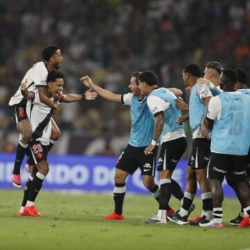 Vasco elimina o Fluminense pela 10ª vez no século e Vasco elimina o Fluminense pela 10ª vez no século e tem o dobro de classificações sobre o rival